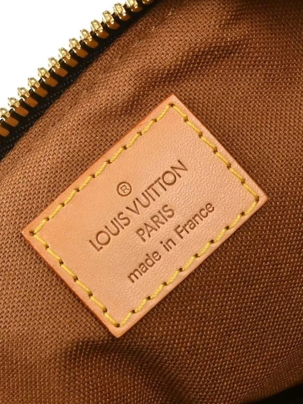 Louis Vuitton outside 	ab